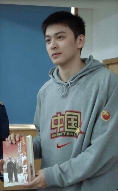 热门大瓜热心的朝阳爆料 体育圈的帅哥 每天更新,每日一星，颜值与实力并存